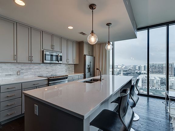 5th image of 1212 Laurel St APT 1915