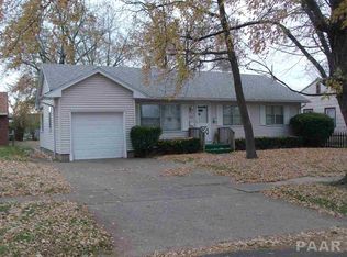 1212 S 9th St, Pekin, IL 61554