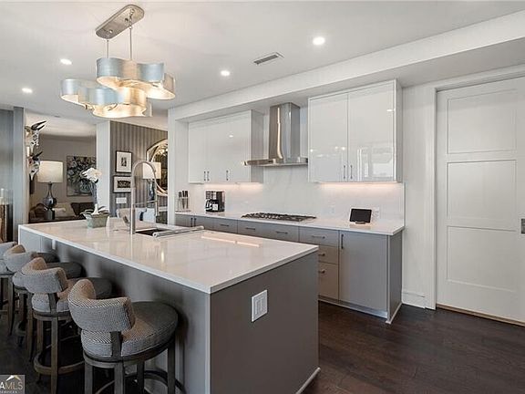 5th image of 2425 Peachtree Rd NE #707