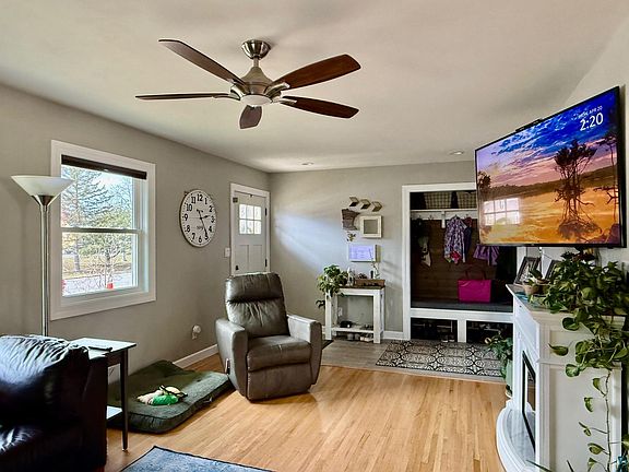 4th image of 3524 1st Ave E