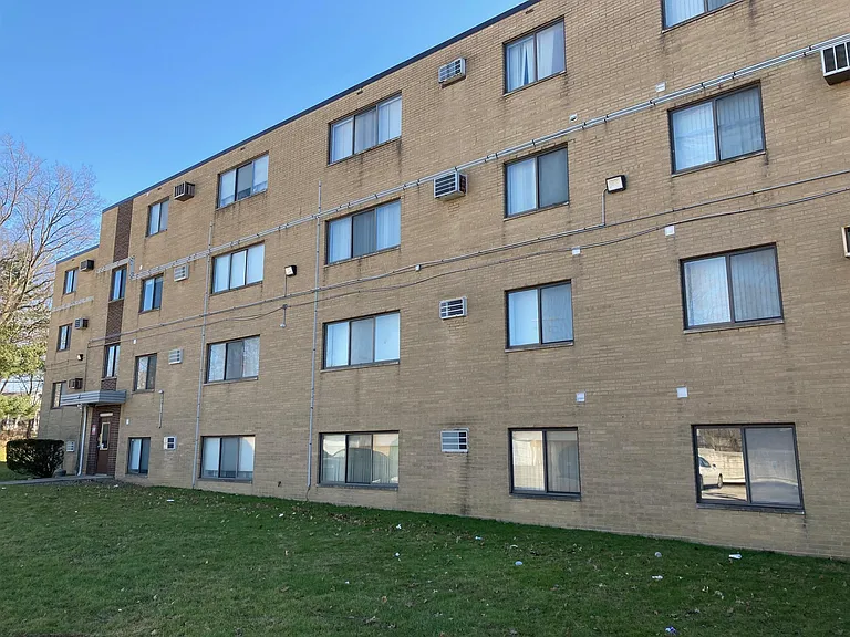1821 Lee Rd #202 — Photo 4