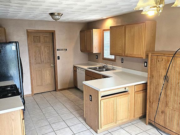 2nd image of 7254 Salzbrenner Ln