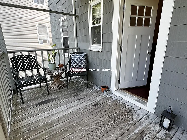 81 Newbury St — Photo 32