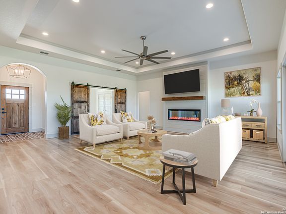 5th image of 331 CENTURY OAKS DR