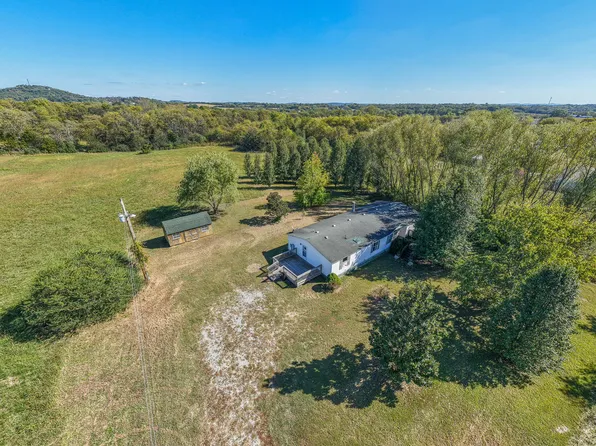 1064 Lauderdale Ln, Bethpage, TN 37022