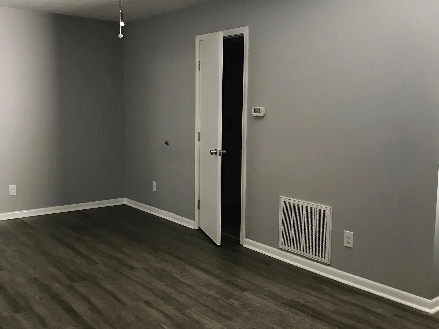 175 Hedgewood Ct — Photo 2