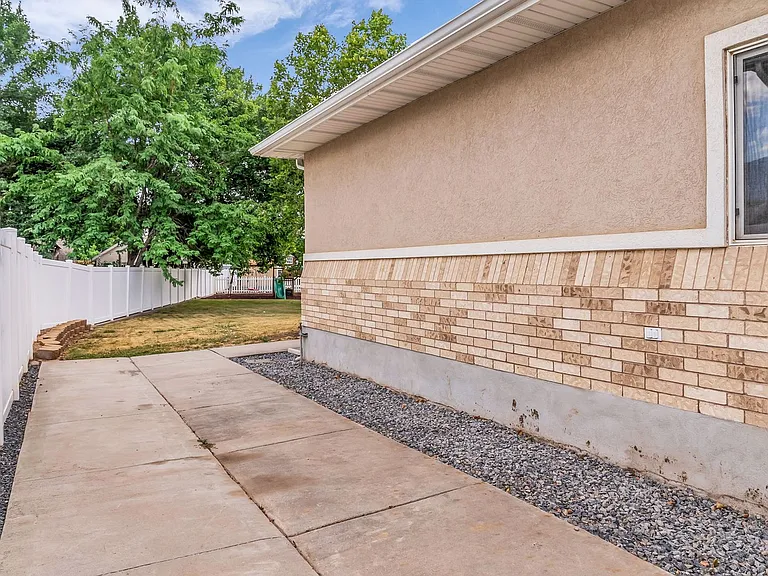 1429 W Flint Meadow Dr — Photo 43