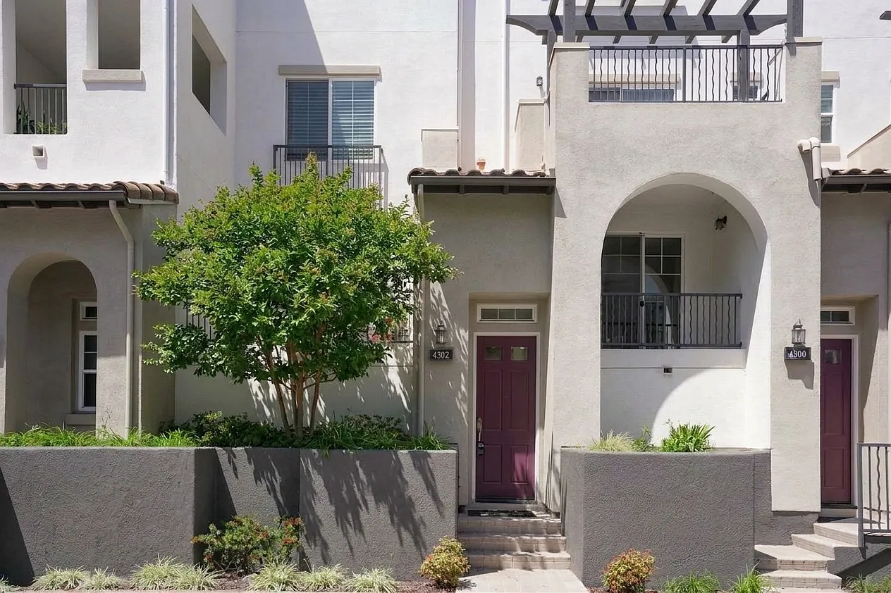 2 bed, 1420 sqft, $3,400 — Photo 1