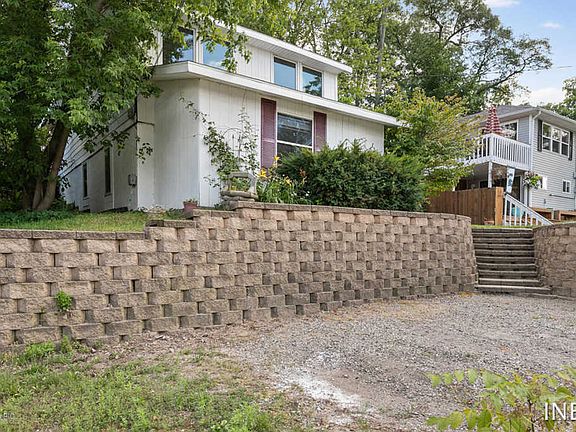 2nd image of 752 Kornoelje Dr NE