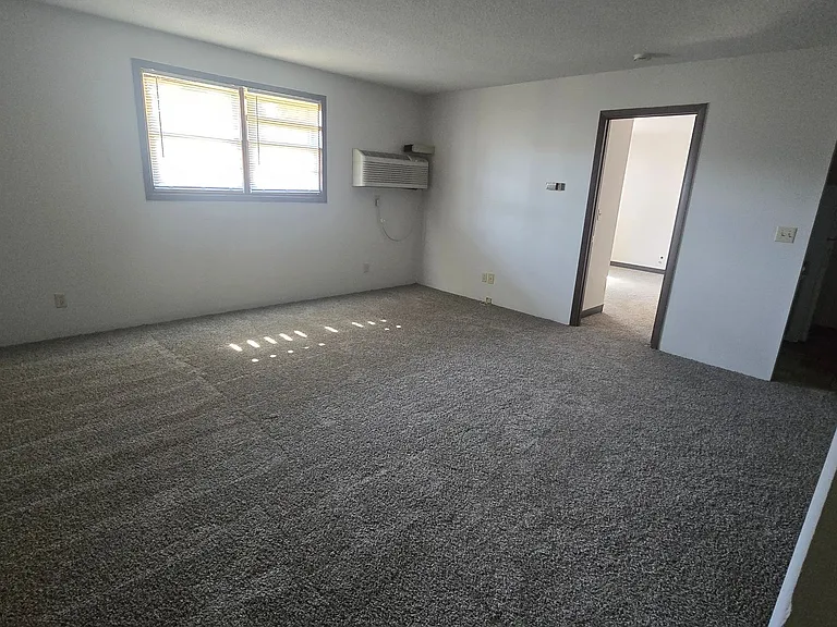 4712 N Sussex Rd — Photo 2