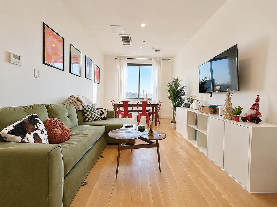 818 Lexington Ave #3R