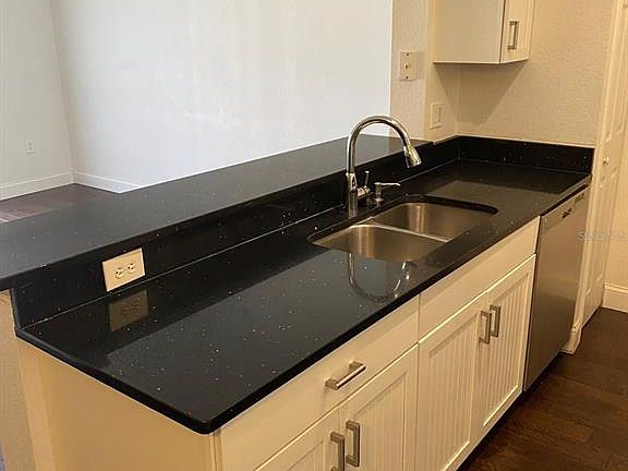5th image of 5475 Vineland Rd APT 8311