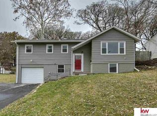 5032 Sunset Dr, Ralston, NE 68127