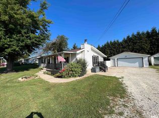 880 W Carter St, Fairview, IL 61432