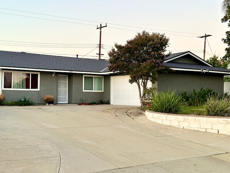 Alamitos St — Photo 1