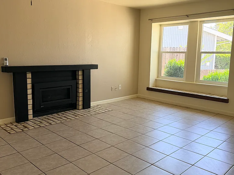 1230 Payne Ct — Photo 4