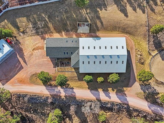 5th image of 1810 Skyline Ranch Rd