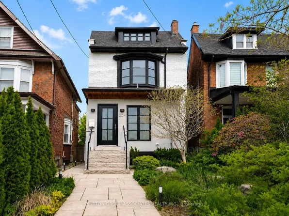 204 Beatrice St, Toronto, ON M6G 3G1