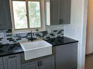 28 E Colgate Ave, Pontiac, MI 48340