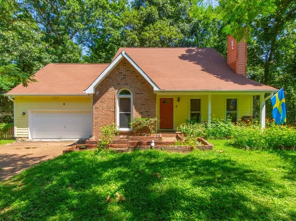 744 Lone Oak Dr, Pegram, TN 37143