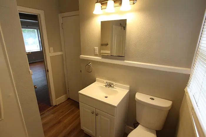 2215 Rosewood Dr — Photo 10