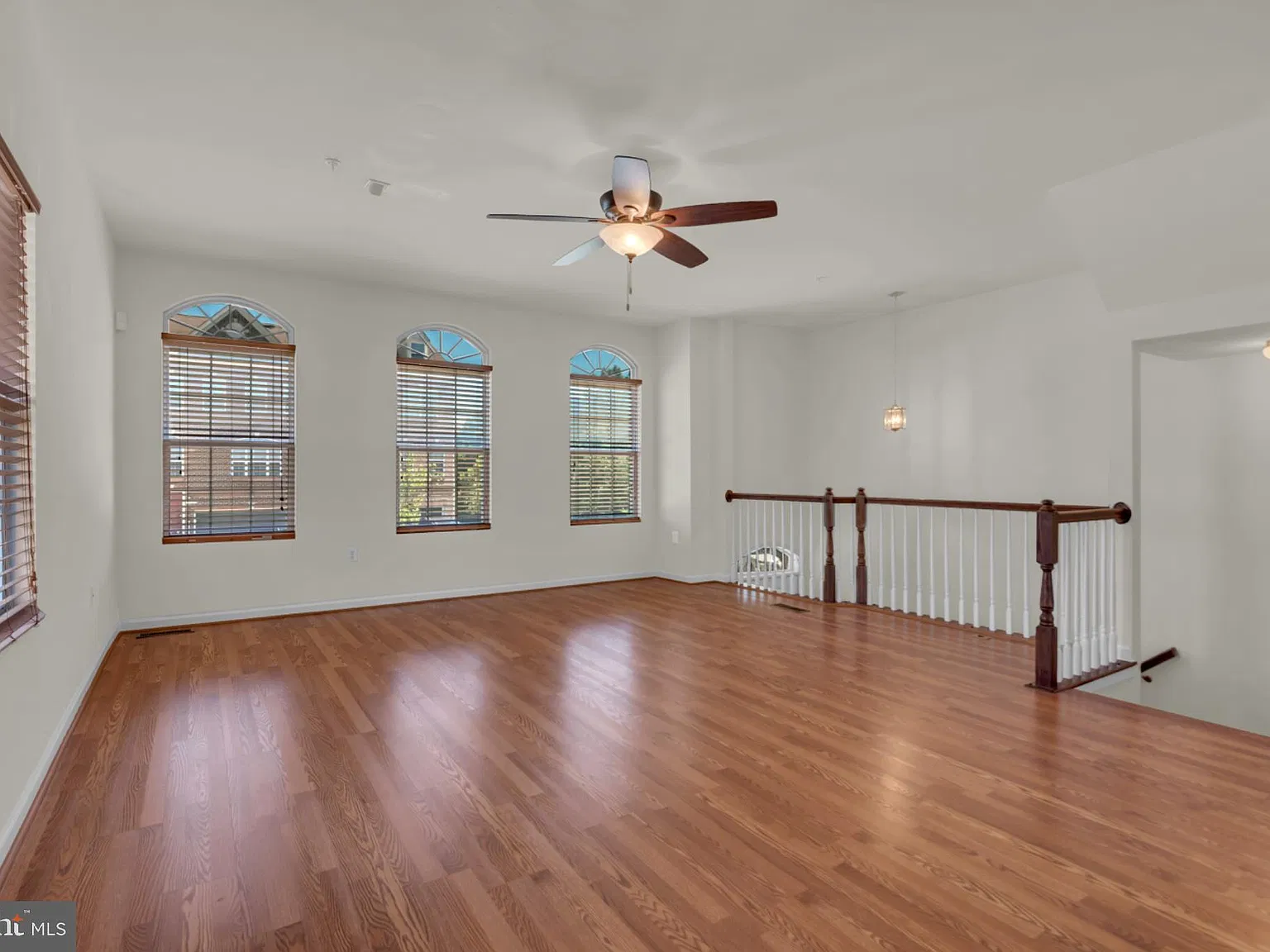 3 bed, 4.0 bath, 2264 sqft, $2,975 — Photo 4