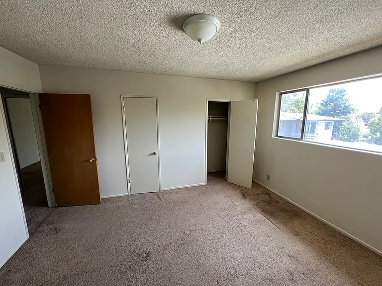 1721 Huntington Dr #K — Photo 4