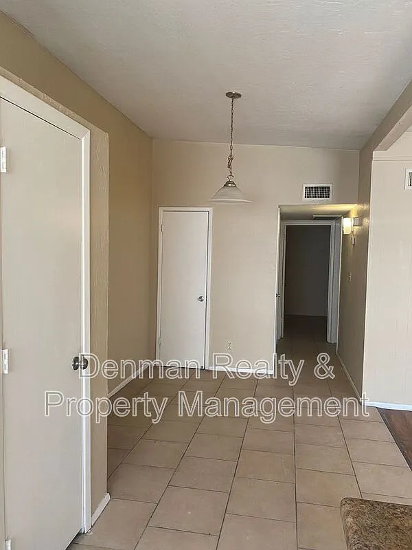 2 bed, 1.0 bath, 930 sqft, $849 — Photo 4