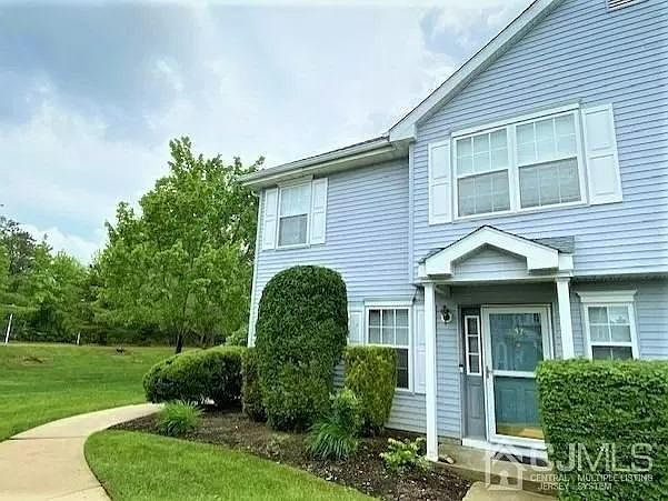 2nd image of 851 Mariposa Ct