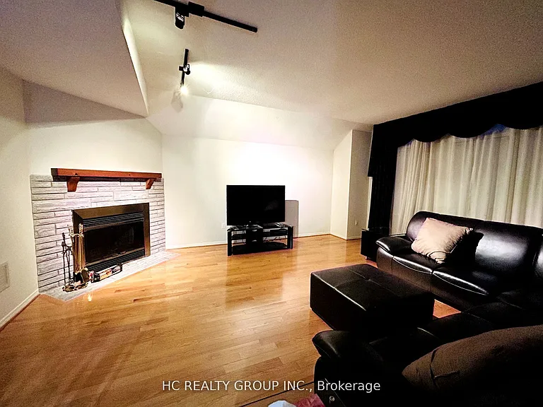 33 Westmoreland Ct — Photo 5