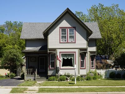 415 Oakwood Ave, Oconomowoc, WI, 53066