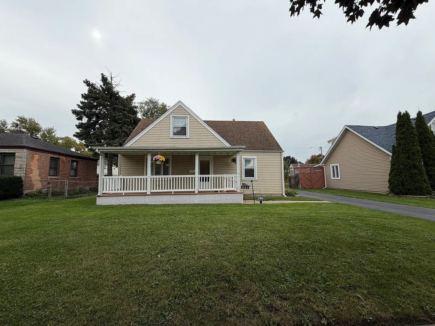 4 bed, 1325 sqft, $2,800 — Photo 1