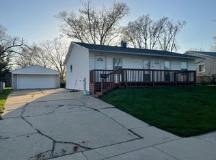 138 S Maxon Ln, Streamwood, IL
