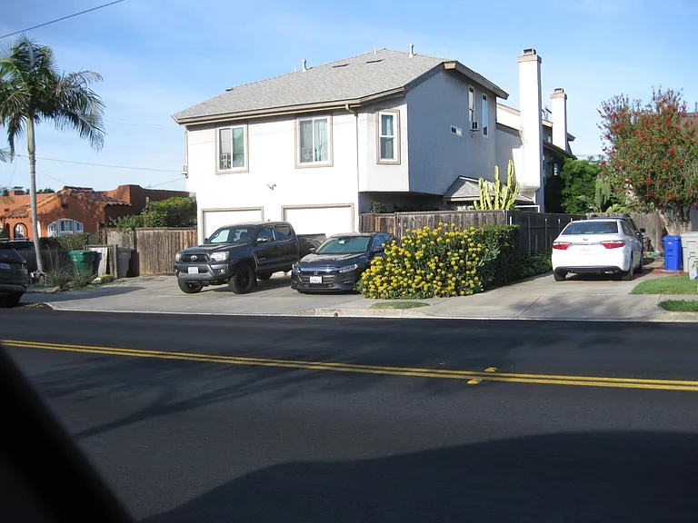 32nd St — Photo 1