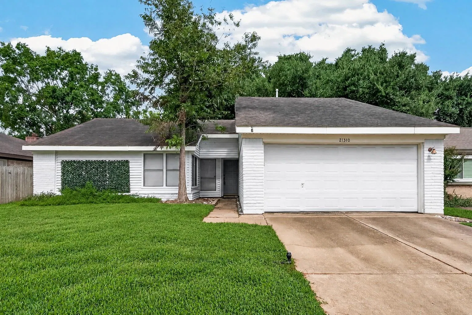 4 bed, 2.0 bath, 1746 sqft, $2,300 — Photo 1
