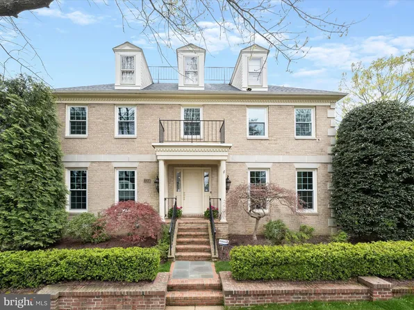 3204 Ellicott St NW, Washington, DC 20008