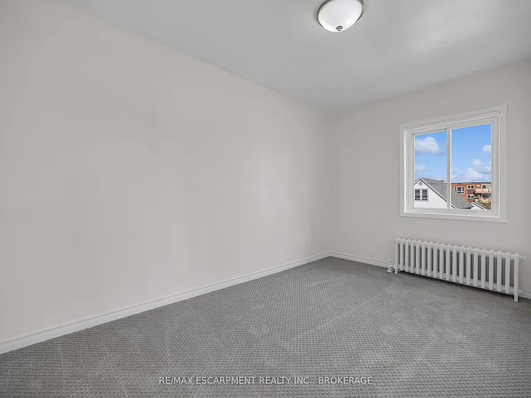 7 Maitland St #UPPER — Photo 5