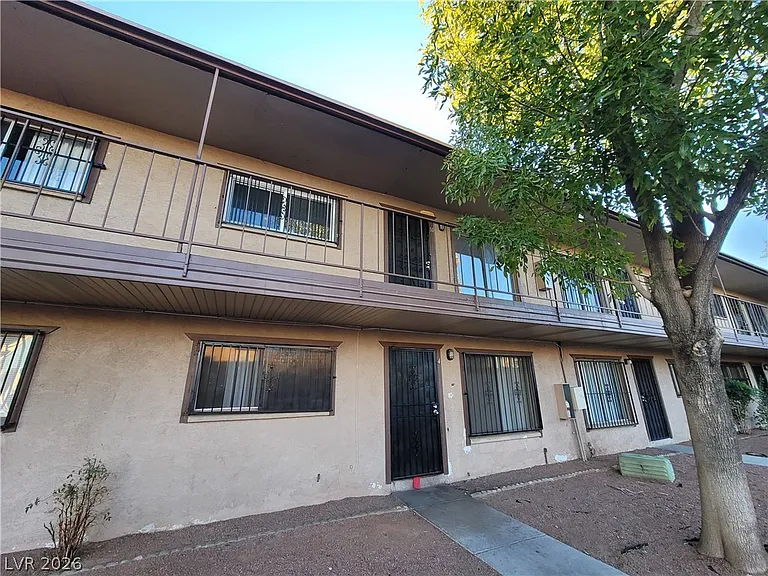 615 S Royal Crest Cir #10 — Photo 1