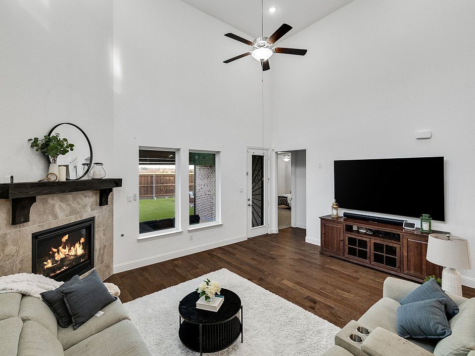 1st image of 2401 Silver Leaf Cir