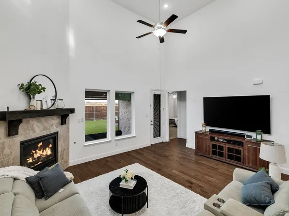 2401 Silver Leaf Cir, Argyle, TX 76226