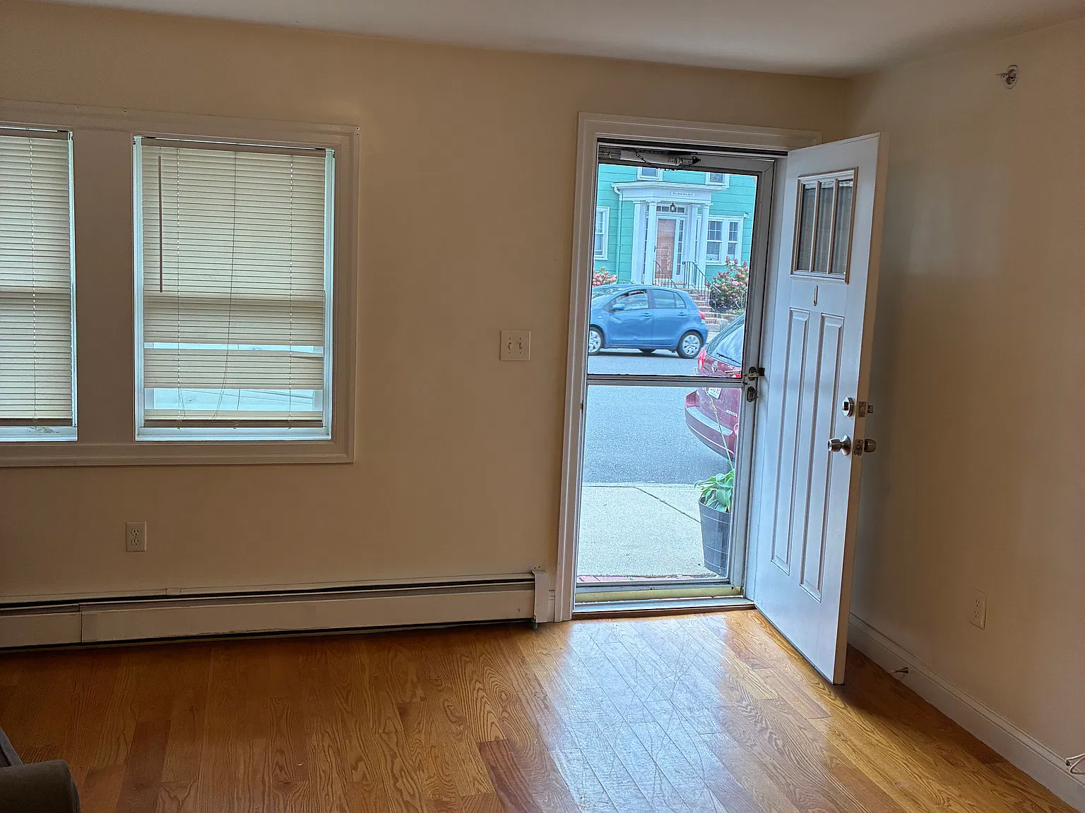 1 bed, 750 sqft, $2,100 — Photo 2