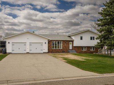 993 Kelly Dr, Washburn, ND, 58577