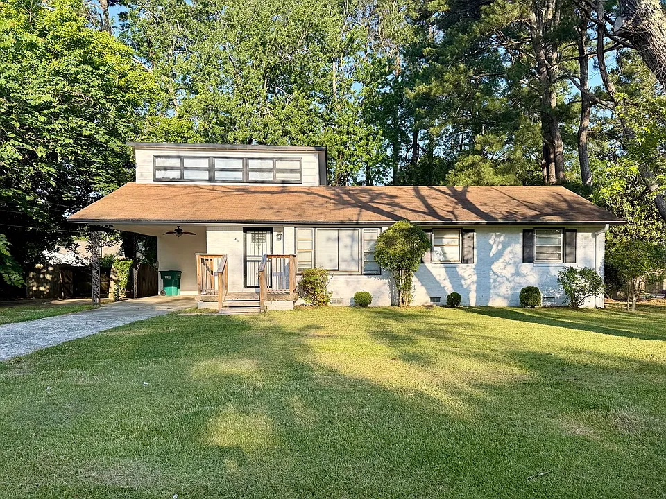 41 Central Ln
