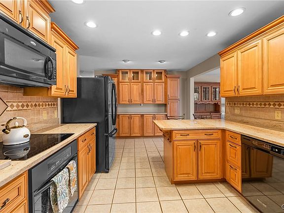 5th image of 9639 Maynard Dr