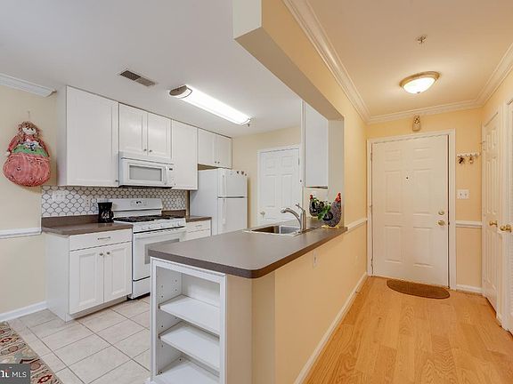 4th image of 8099 Lacy Dr #100