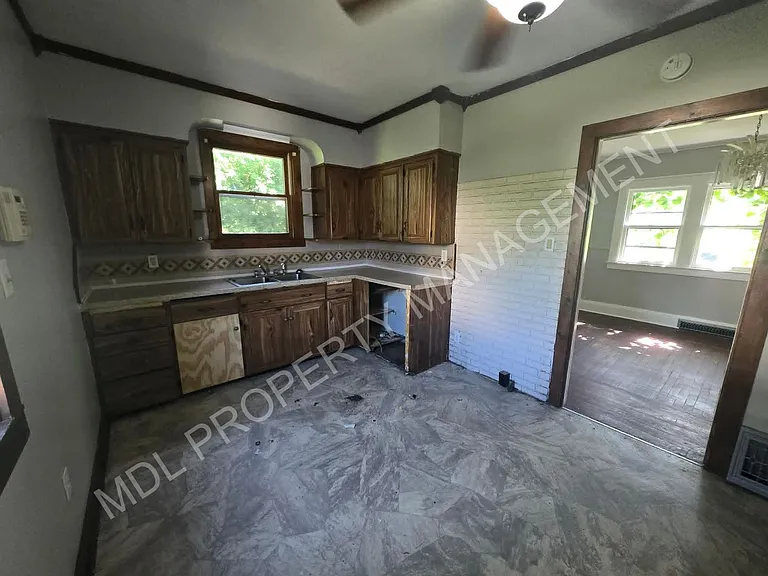 1814 Congress Ave — Photo 7