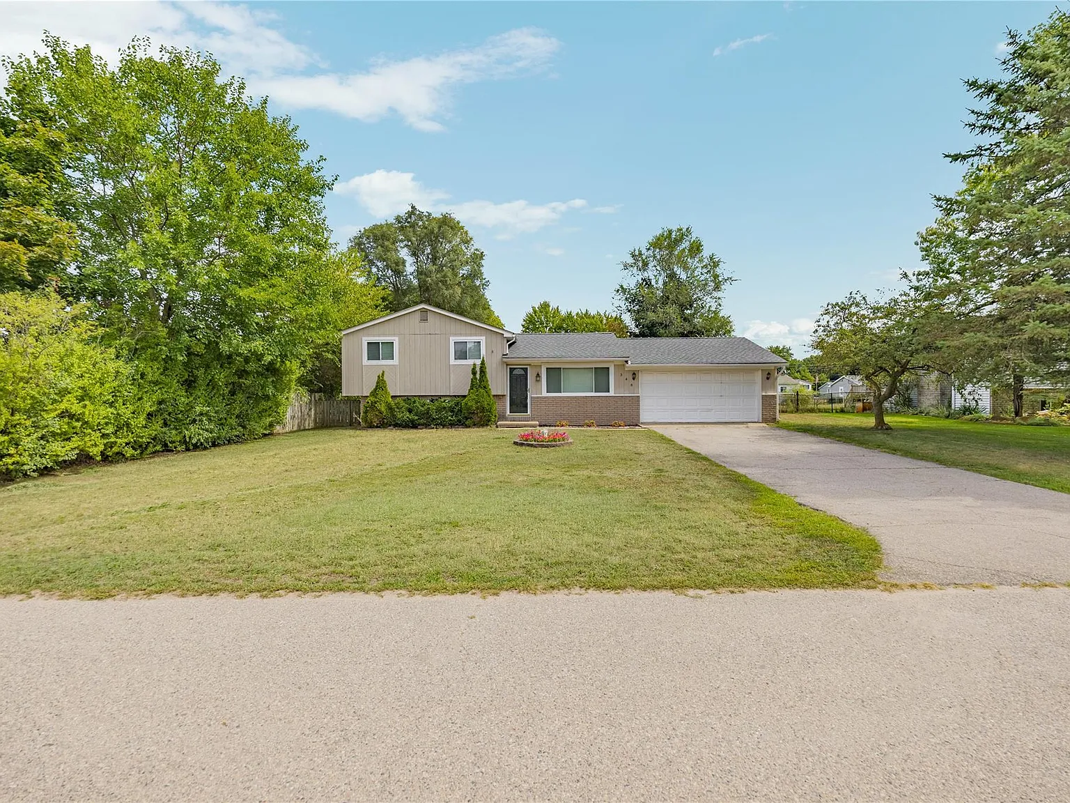 3 bed, 1.5 bath, 1397 sqft, $2,400 — Photo 4