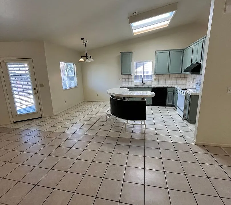 323 Ward Rd