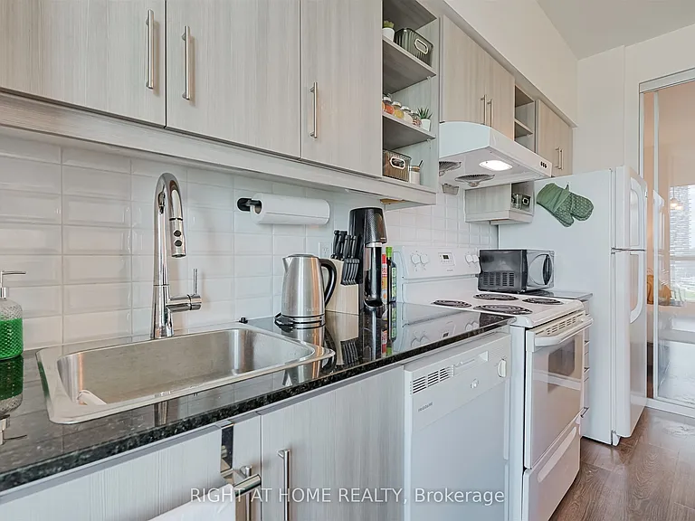 160 Vanderhoof Ave #1018 — Photo 10