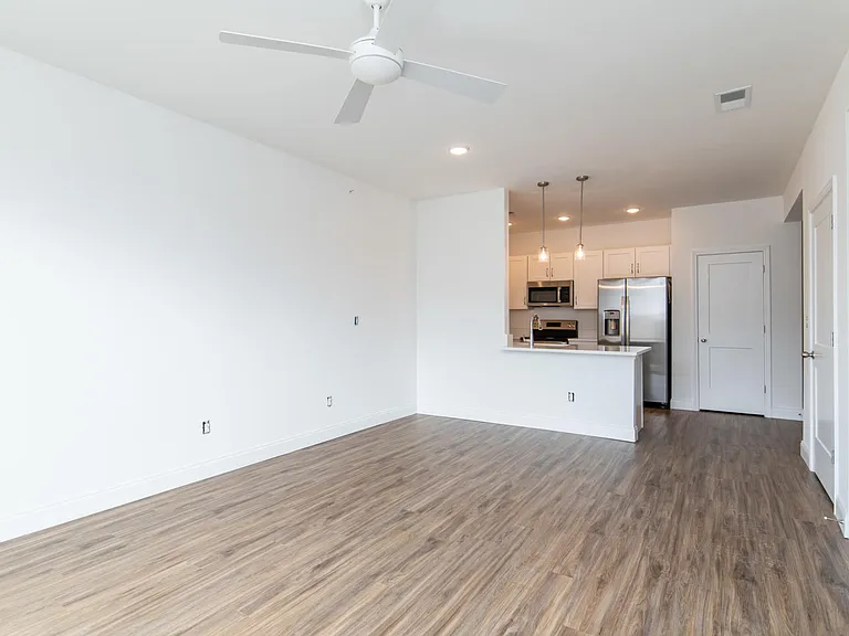 231 Walton Ave #109 — Photo 6